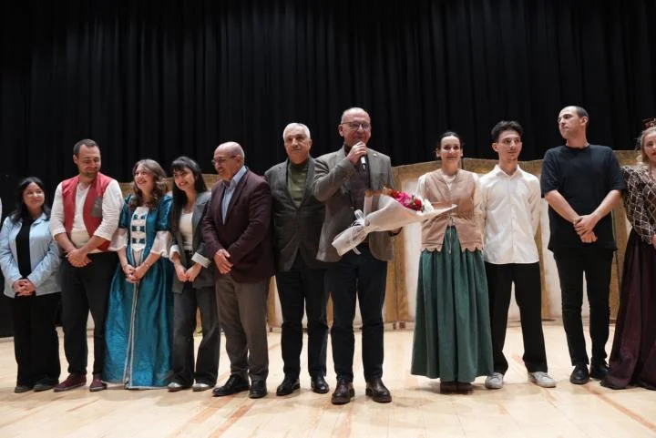 Turgutlu Belediyesi Tiyatro Ekibi Performansıyla Büyük Beğeni Topladı