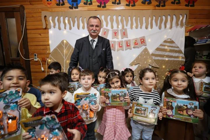 BAŞKAN BALABAN ÇOCUKLARIN KARNE MUTLULUĞUNA ORTAK OLDU