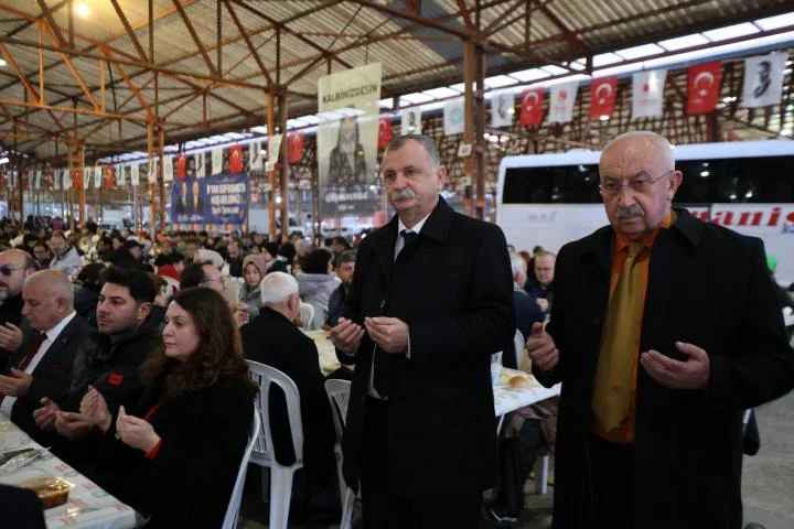 BAŞKAN BALABAN LALELİ’DE VATANDAŞLA İFTAR SOFRASINDA BULUŞTU