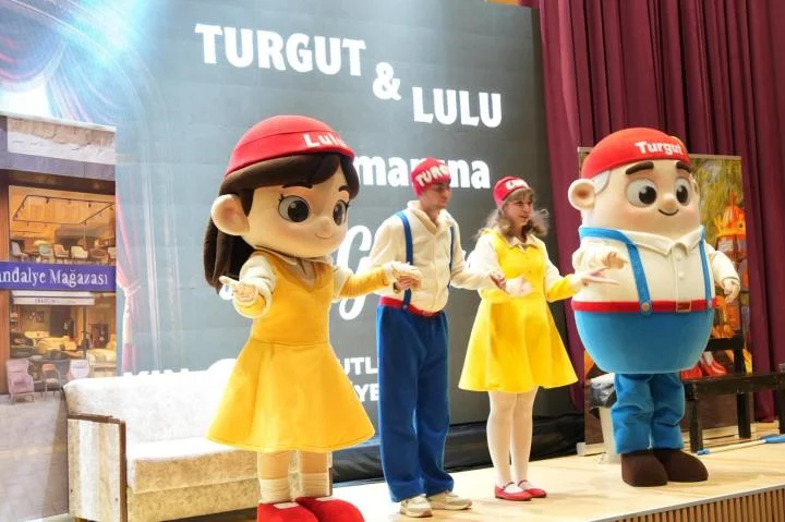 Turgutlu’da Yeni Dönem: Turgut ve Lulu Sahneye Çıktı