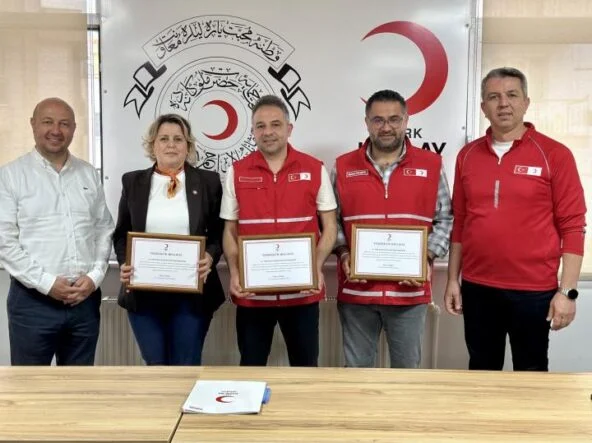 Türk Kızılay Manisa, Ramazan Çalışmalarında Başarılı Olan Temsilci ve Şube Başkanlarını Ödüllendirdi