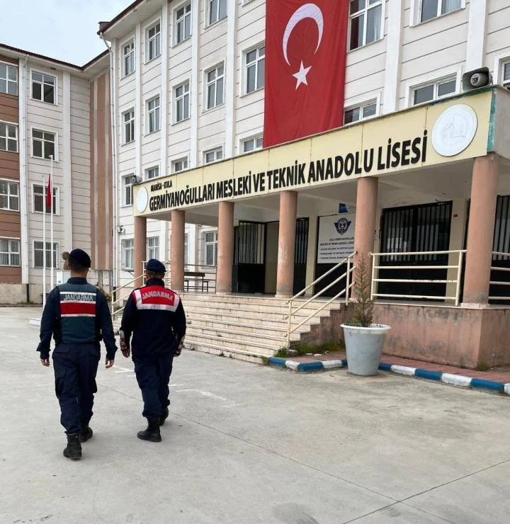 Jandarma sorumluluk alanındaki okullarda güvenlik önlemi aldı..